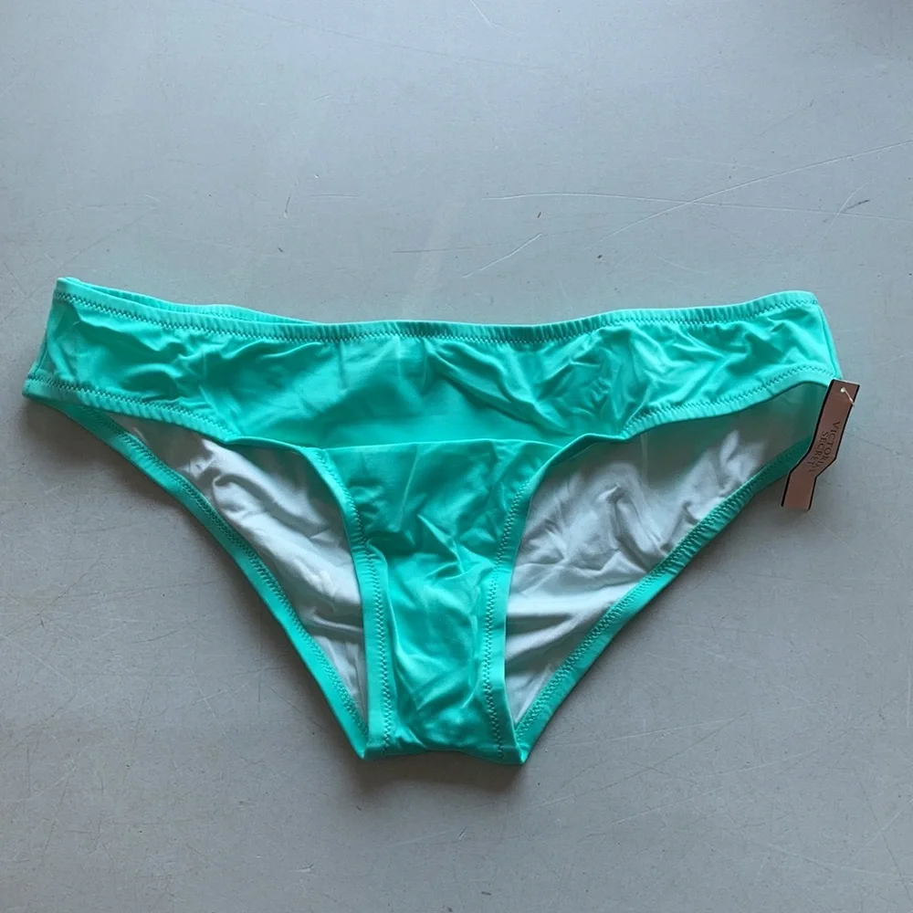 Victorias Secret reposhing this